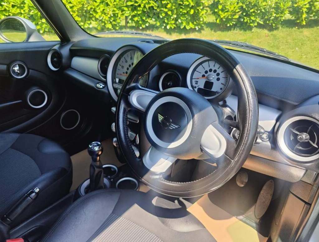 Mini Cooper Convertible (2009) 1.6L 3dr Petrol