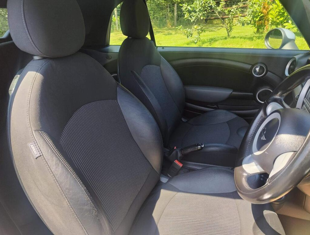 Mini Cooper Convertible (2009) 1.6L 3dr Petrol